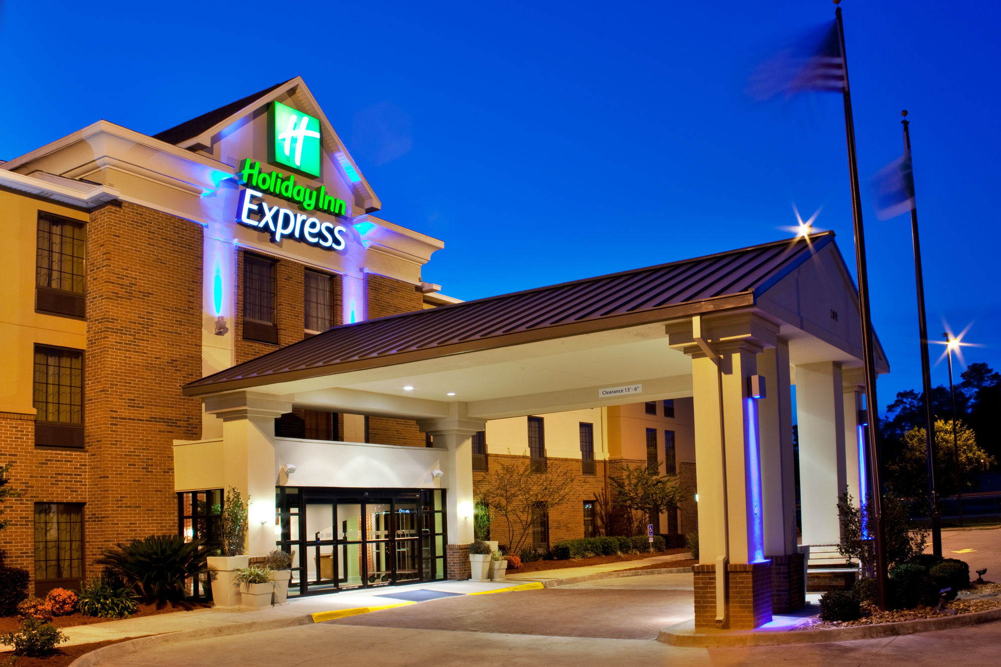 Holiday Inn Express & Suites Sulphur (Lake Charles) in Lake Charles!