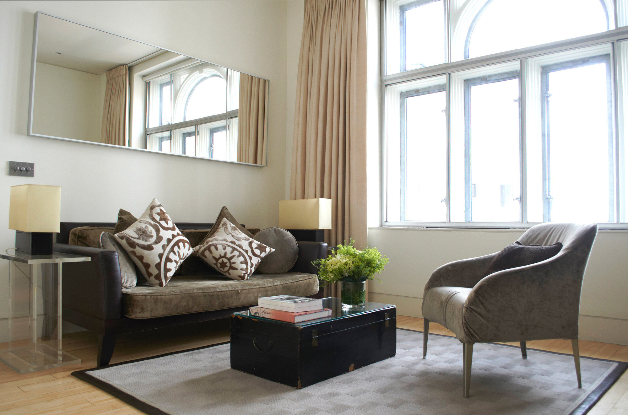 N° 5 Maddox Street Apartments