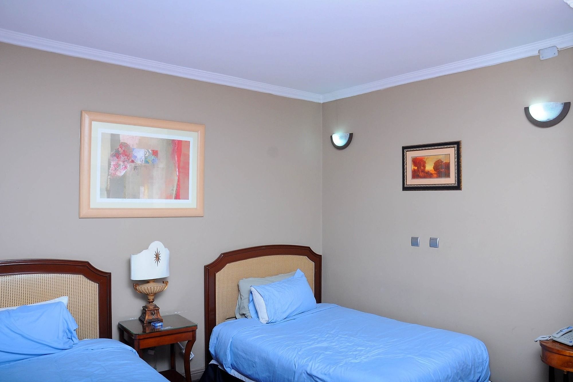 Holly Wood Hotel