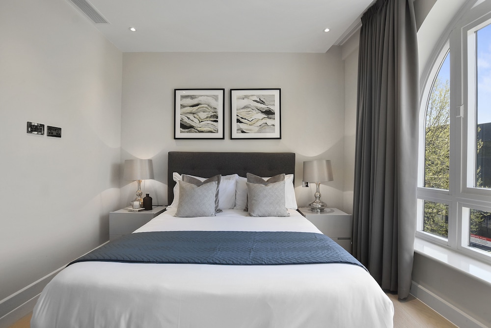 Vauxhall Bridge Road by Aeria Apartments