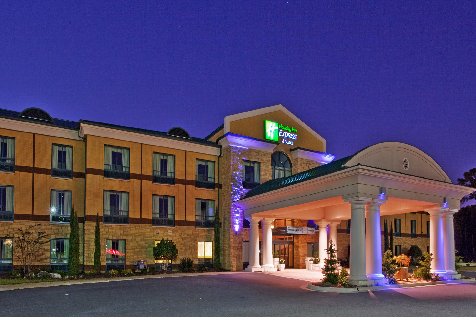 Holiday Inn Express Hotel and Suites Macon-West in Macon!