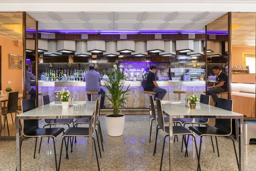 Marisol Hotel