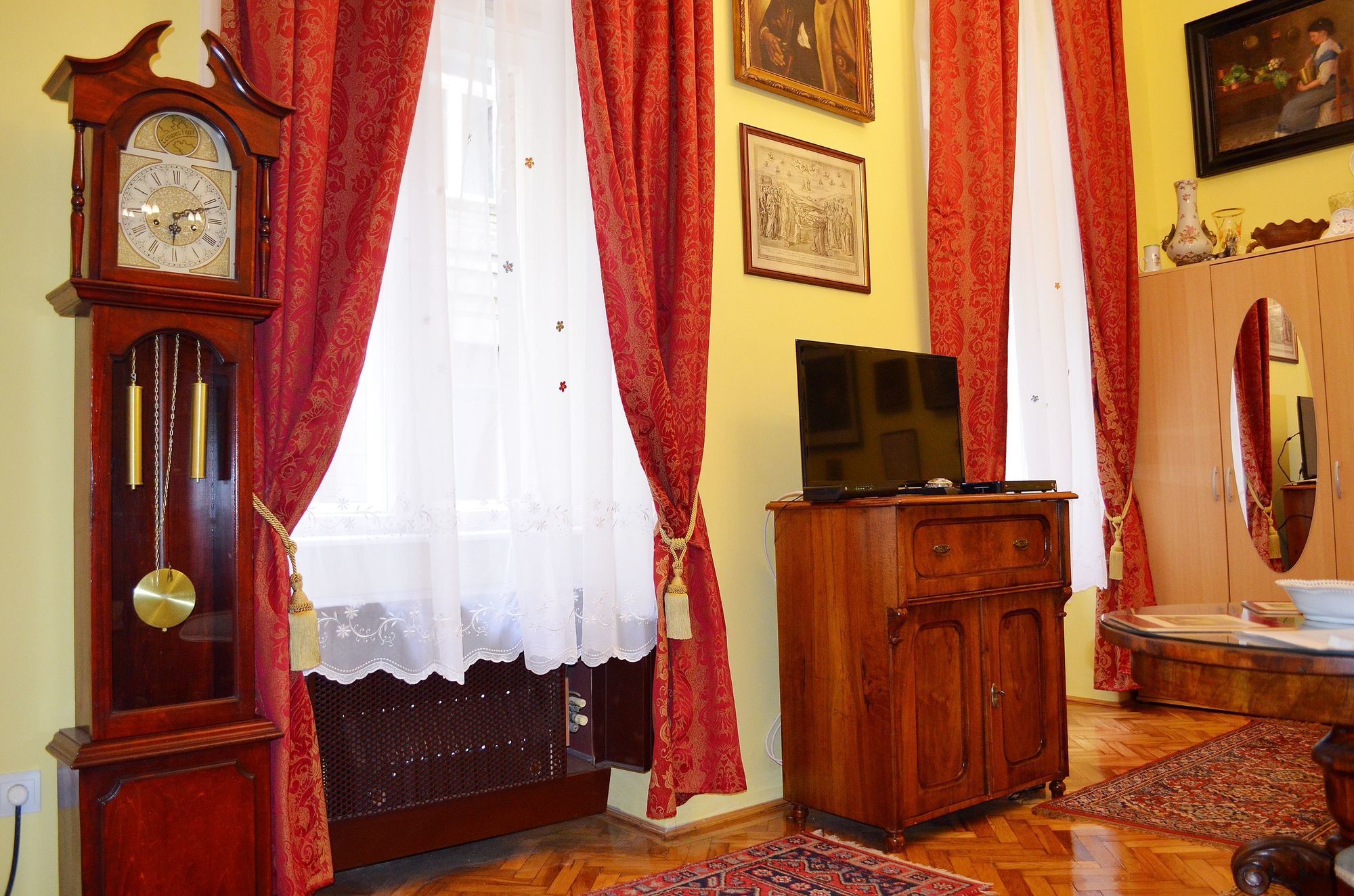 Luxury Style Apartments (ex Veres Palne Central Apartments)