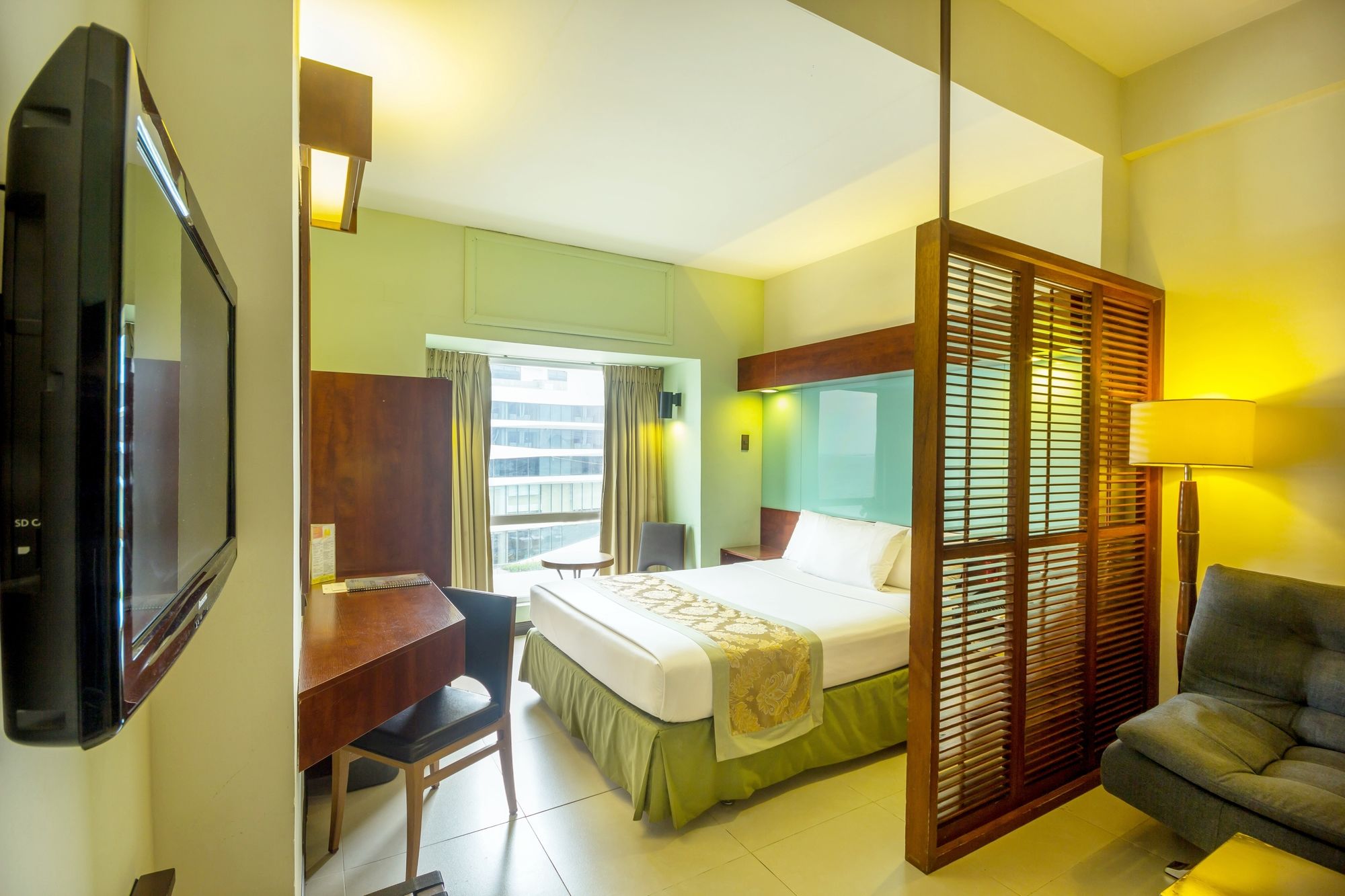 Microtel Inn & Suites by Wyndham Manila/At Mall of Asia in Cavite City!