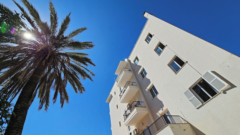 Lis Hotel