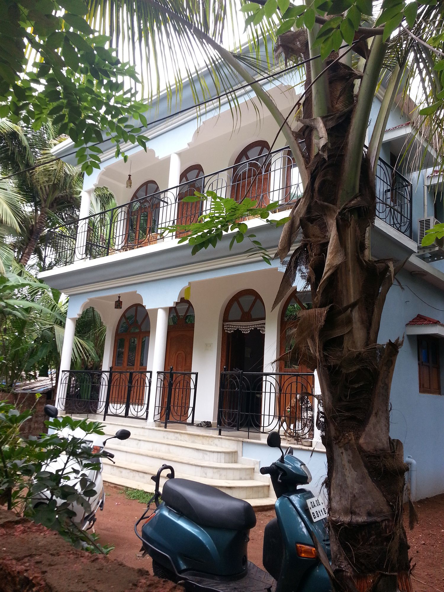 Side Image 2