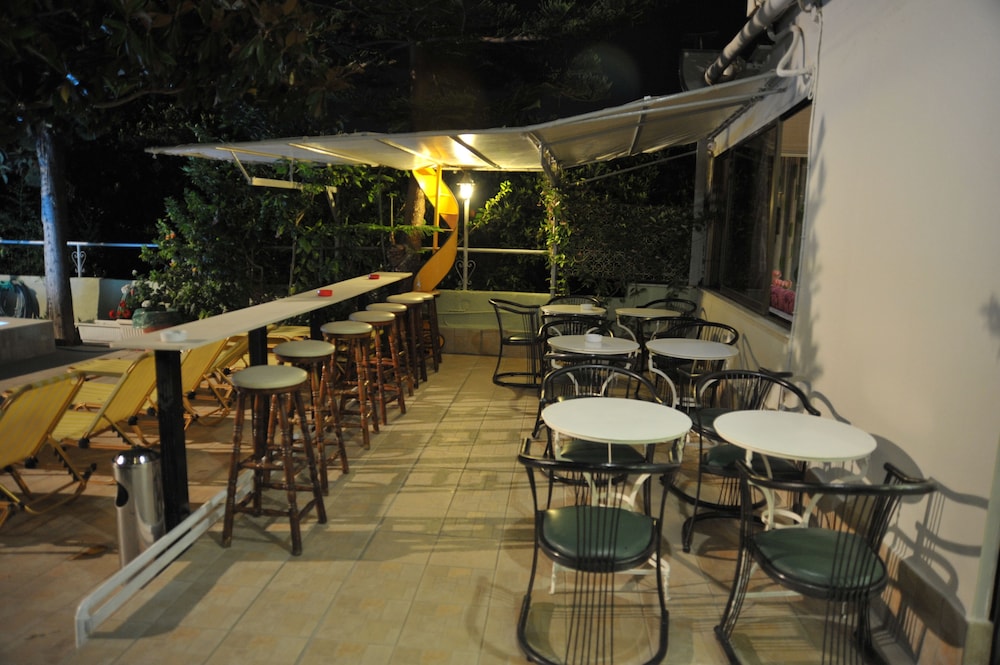 Anseli Hotel Apartments And Studios
