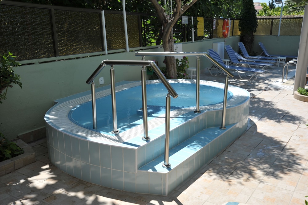 Anseli Hotel Apartments And Studios