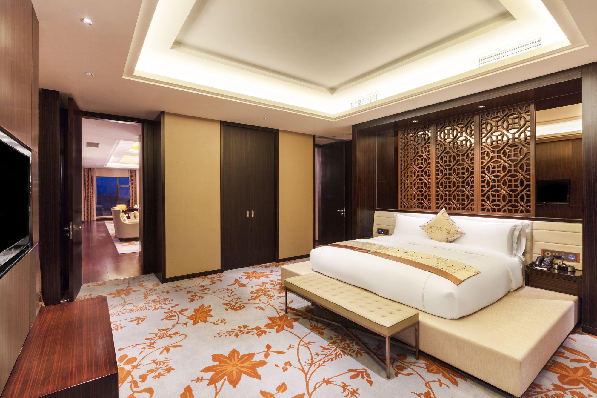 Crowne Plaza Xuzhou Dalong Lake in Tongshan!