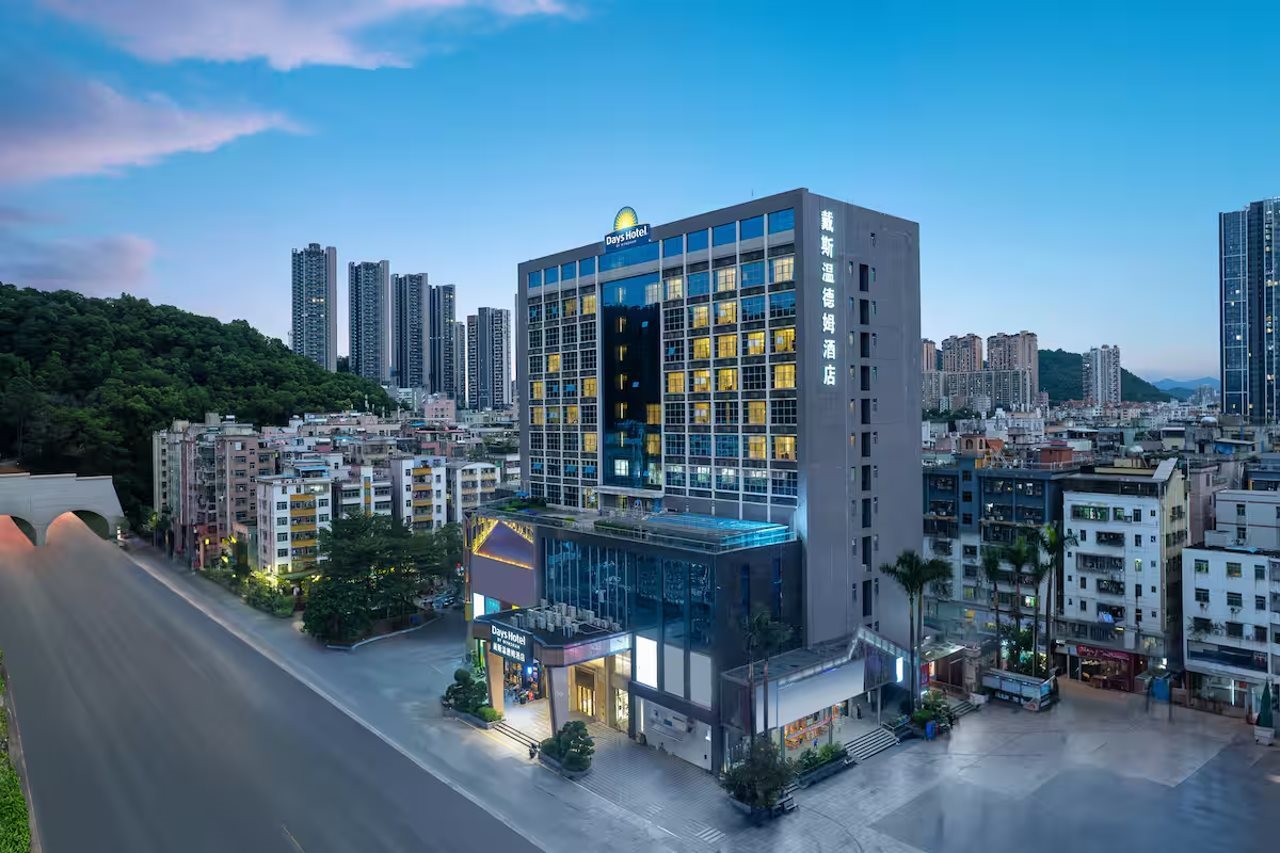 Days Hotel by Wyndham Shenzhen Sanlian