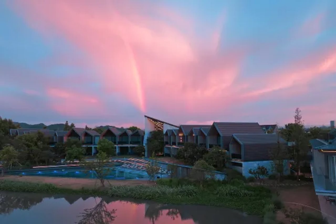 Deqing Shenghua Lakeside SSAW Garden Hotel