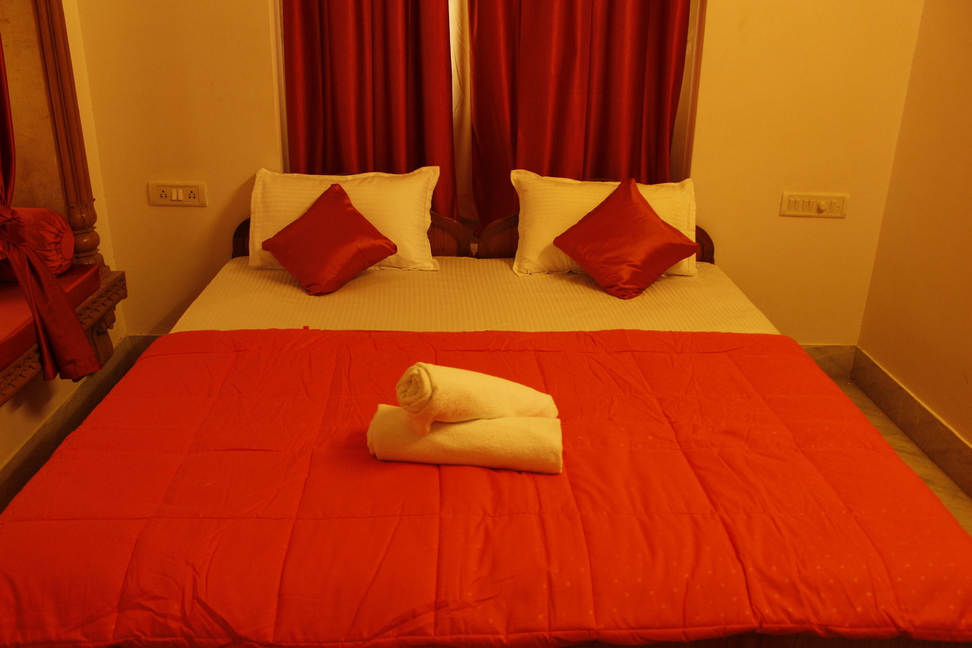 Dylan Cafe and Guest House