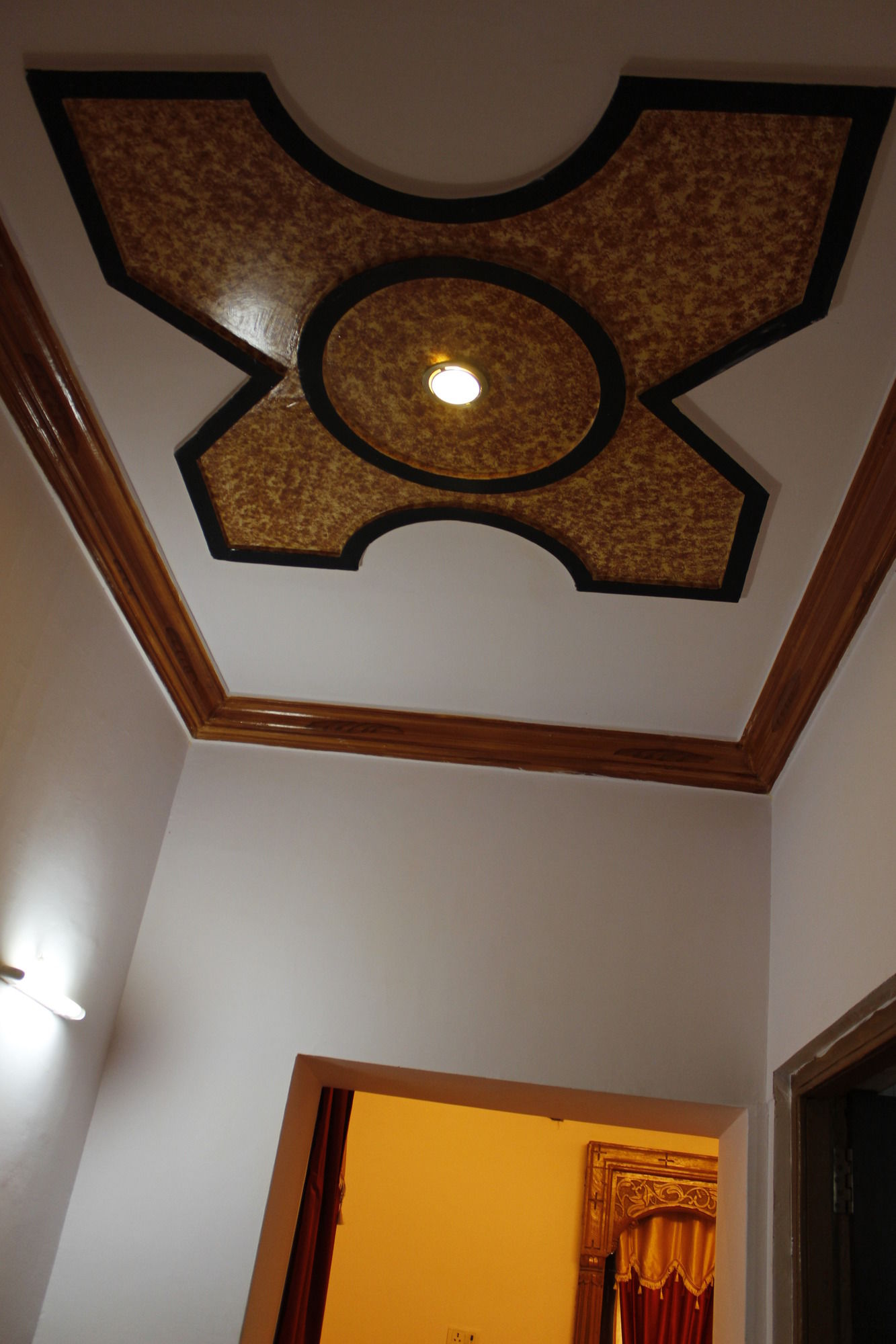 Dylan Cafe and Guest House
