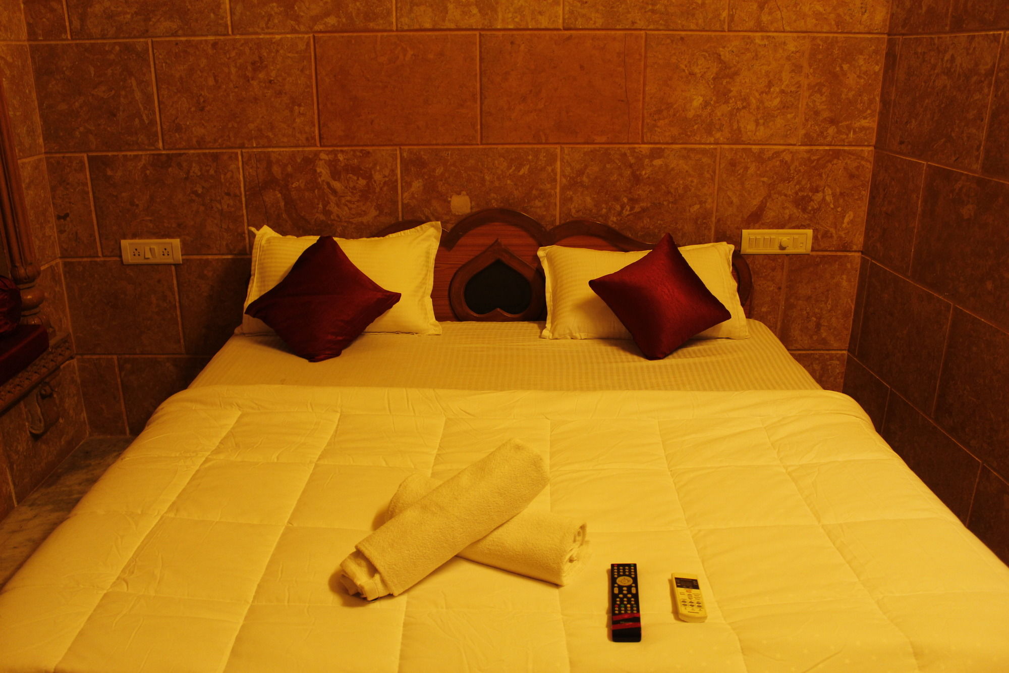 Dylan Cafe and Guest House
