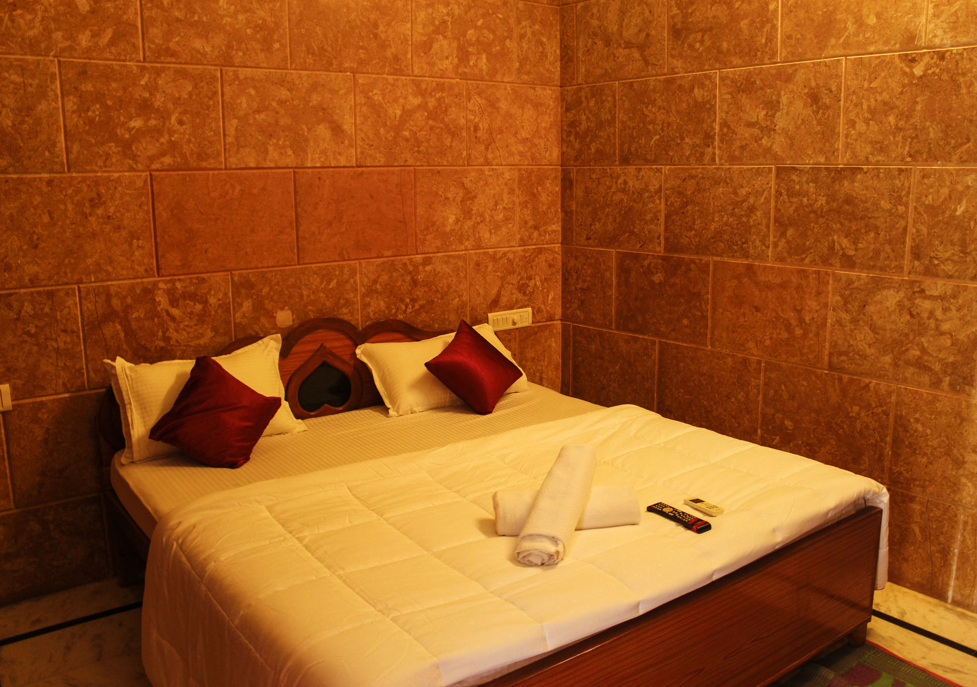 Dylan Cafe and Guest House