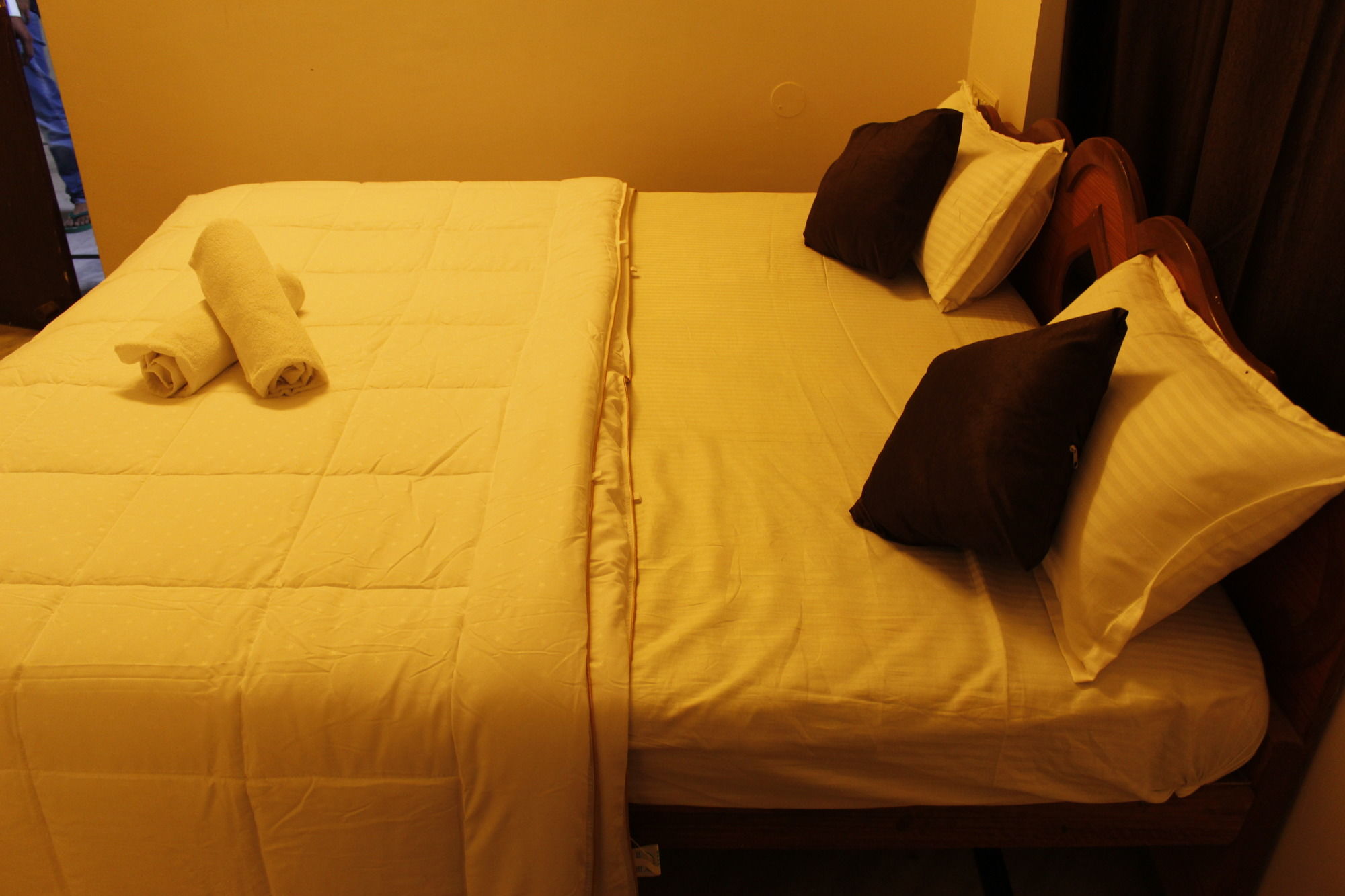 Dylan Cafe and Guest House