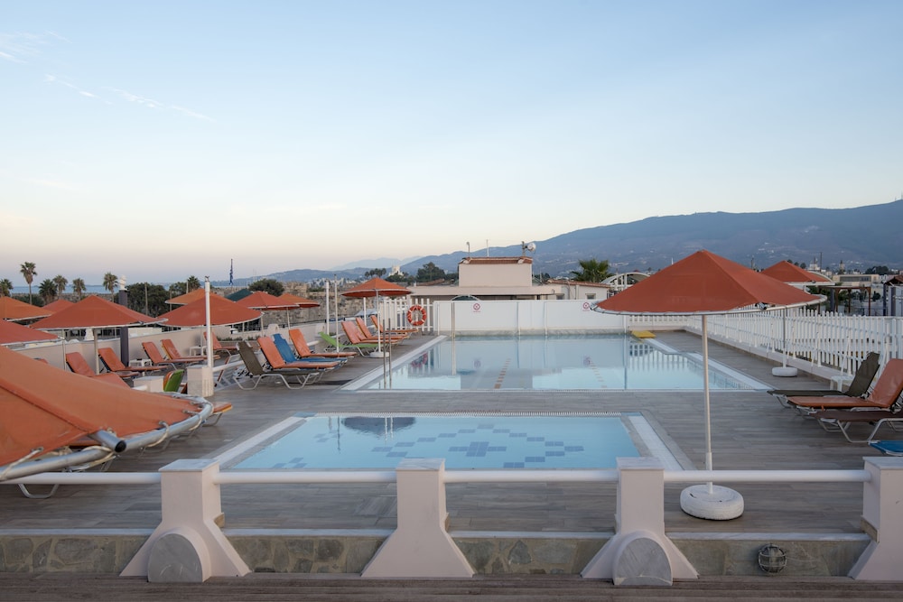 Kosta Palace City Hotel