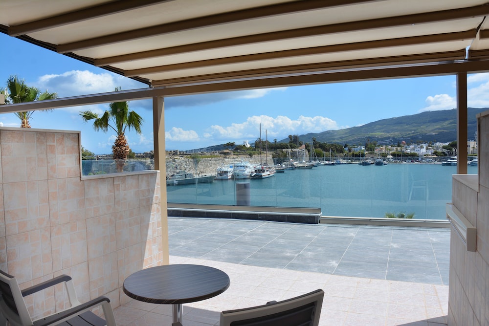 Kosta Palace City Hotel