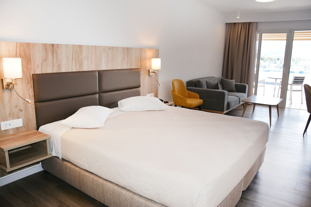 Kosta Palace City Hotel