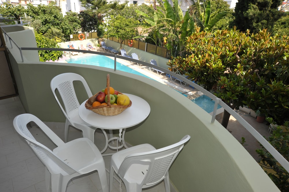 Anseli Hotel Apartments And Studios