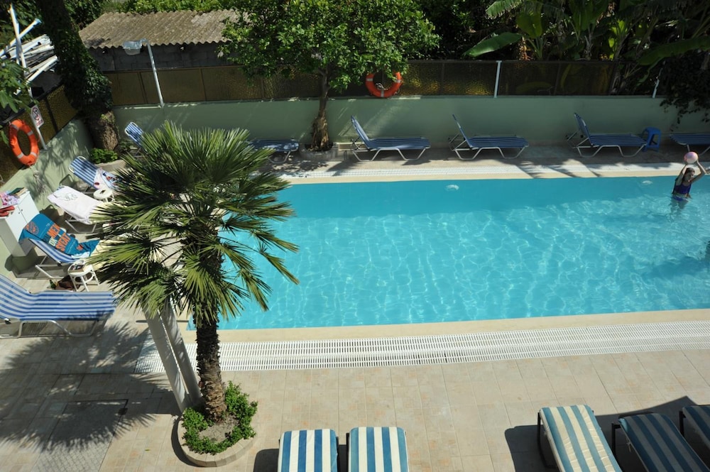 Anseli Hotel Apartments And Studios