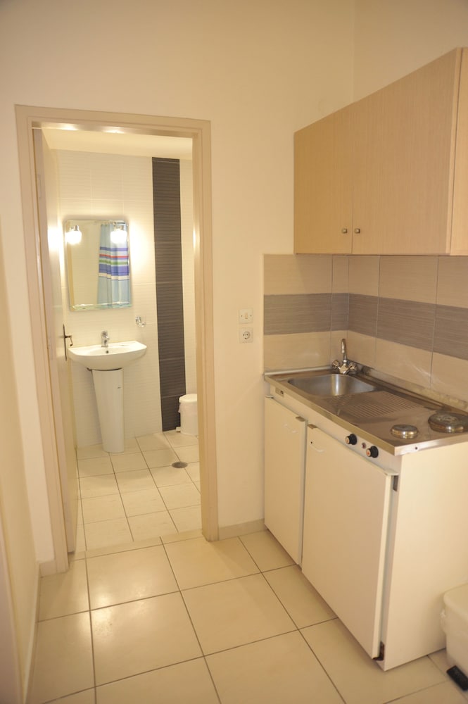Anseli Hotel Apartments And Studios