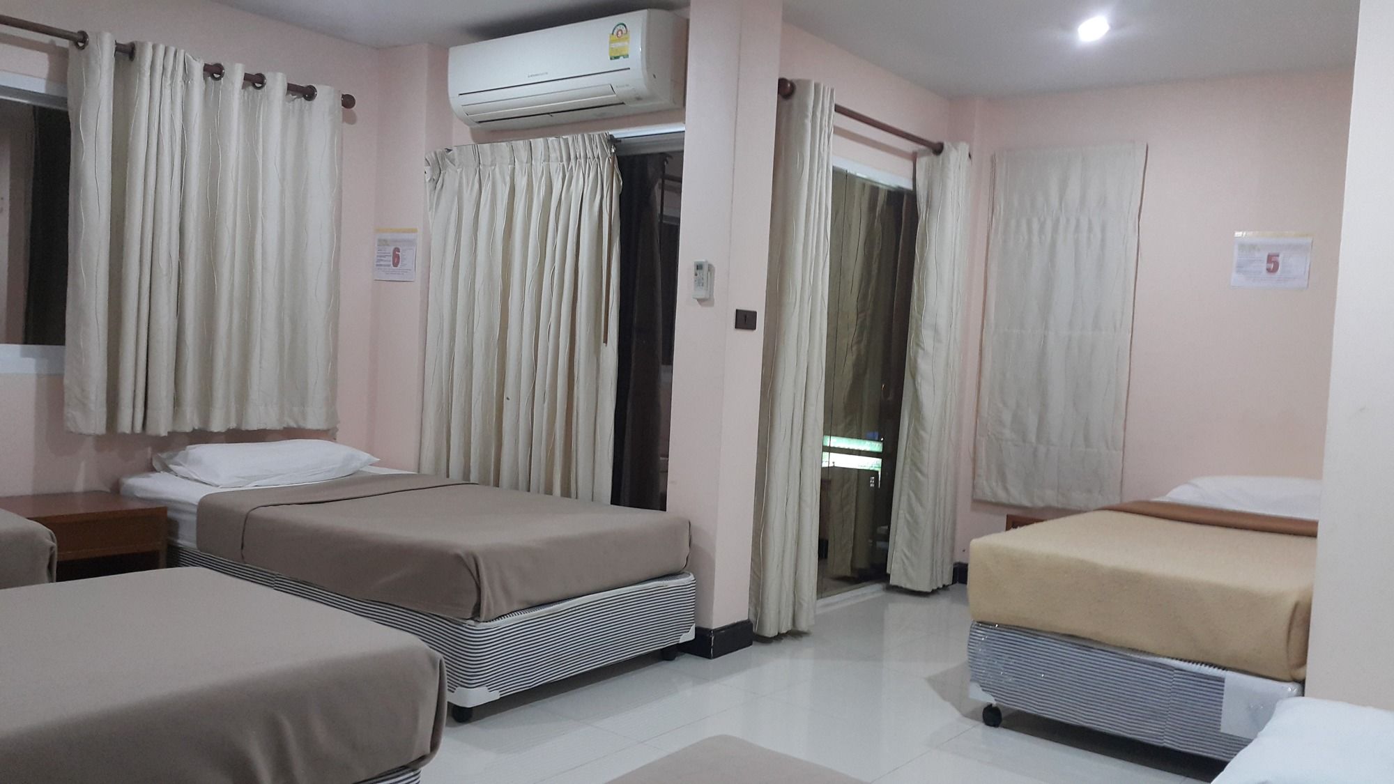 BGW Phuket - Hostel