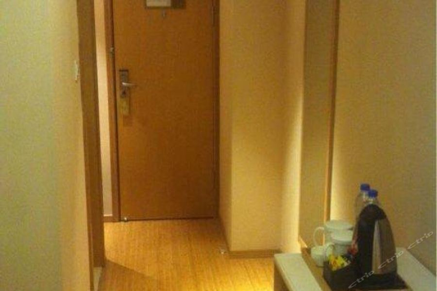 Ji Hotel (Shanghai Zhoupu Wanda Plaza)