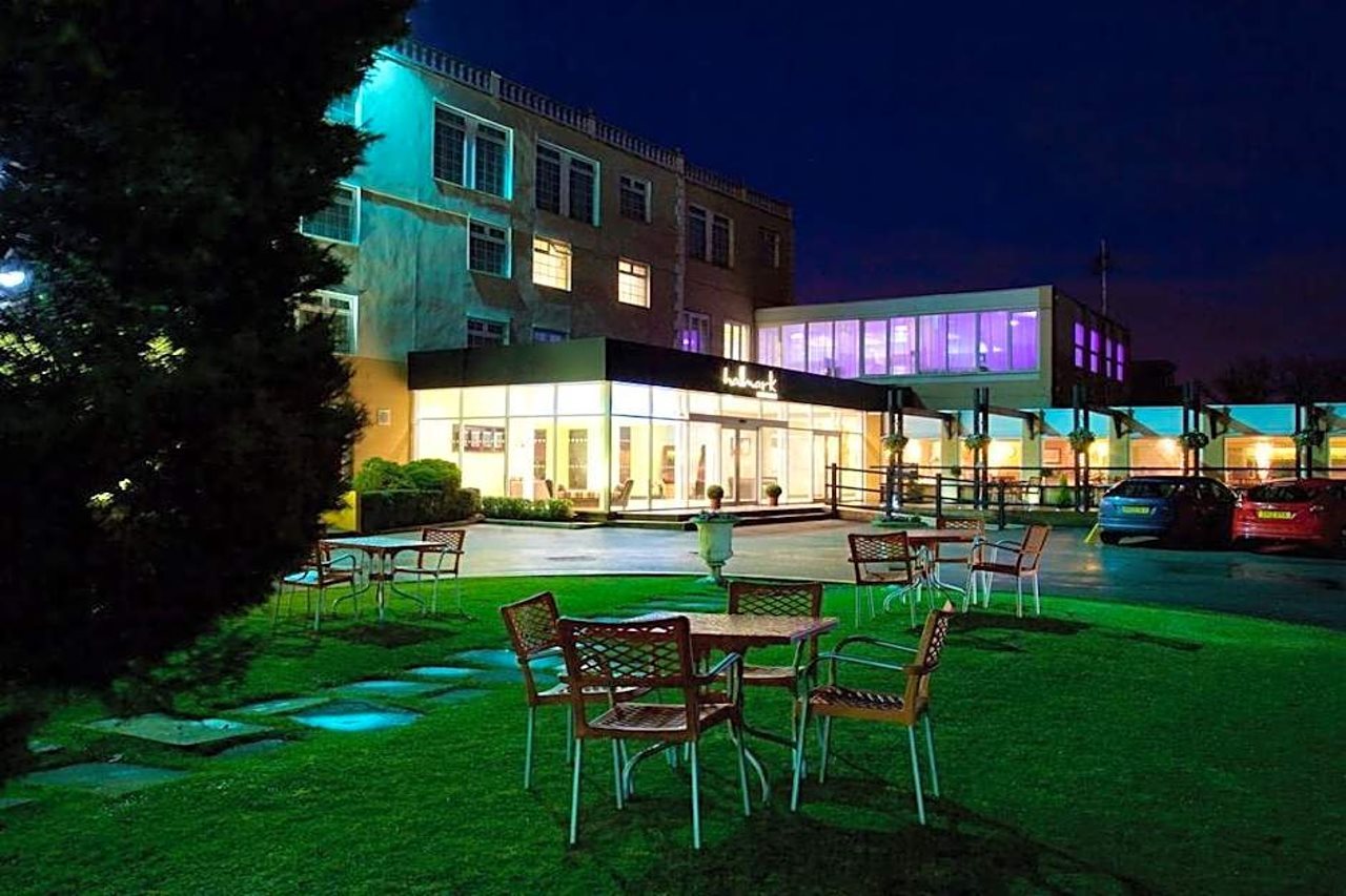 Manchester Airport Stanley Hotel by Belvilla