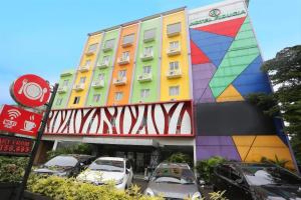 Super OYO Townhouse OAK Hotel Fiducia Pondok Gede