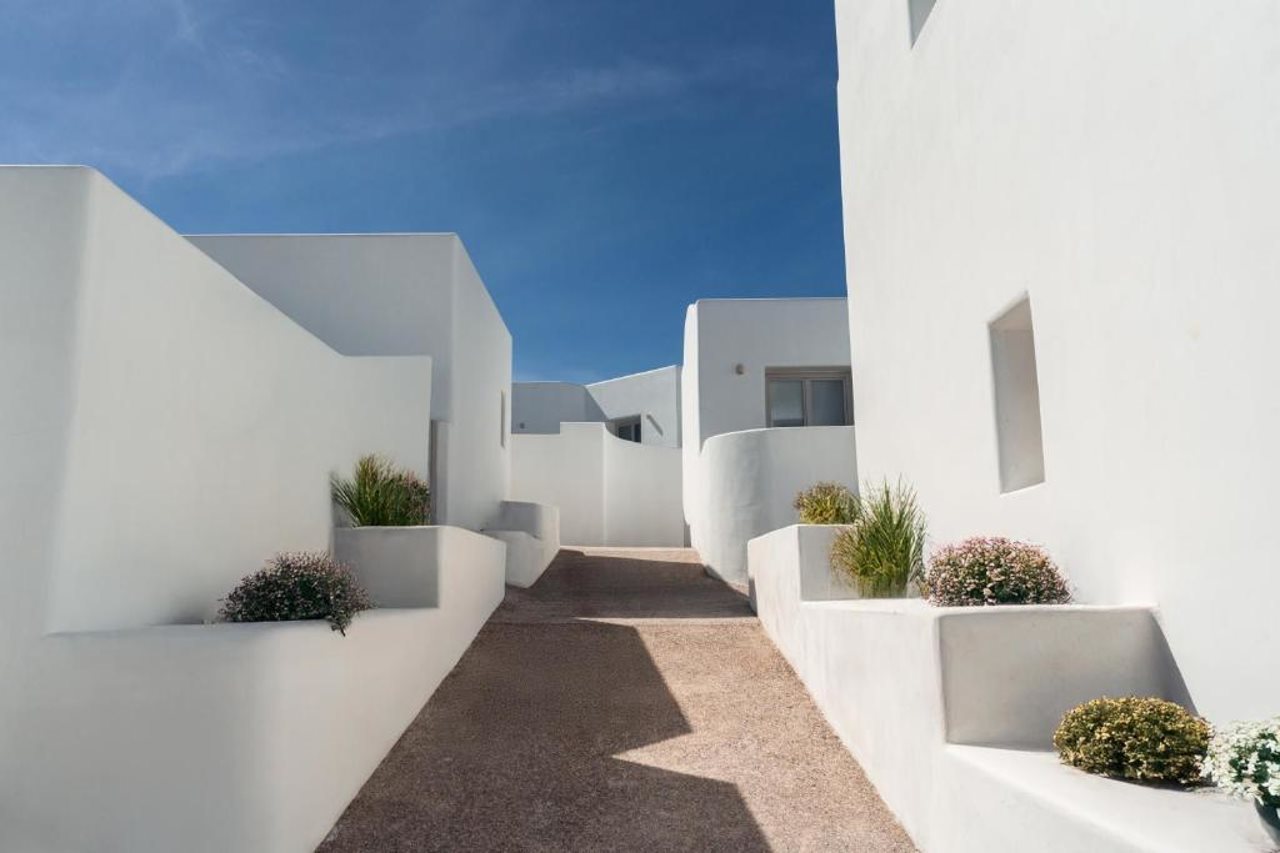 Oikos Santorini Living Concept