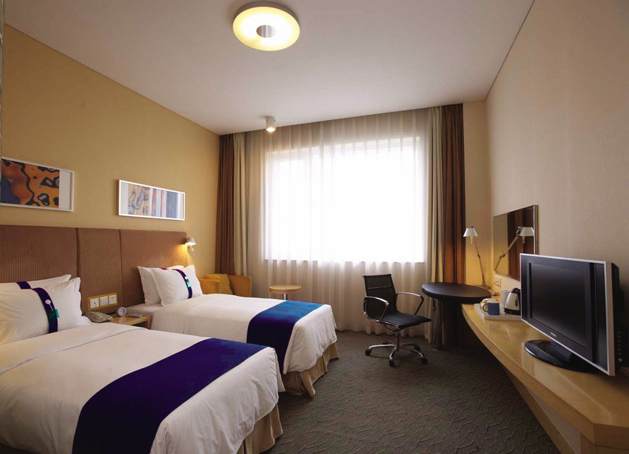 Holiday Inn Express Yantai Yeda in Yantai!