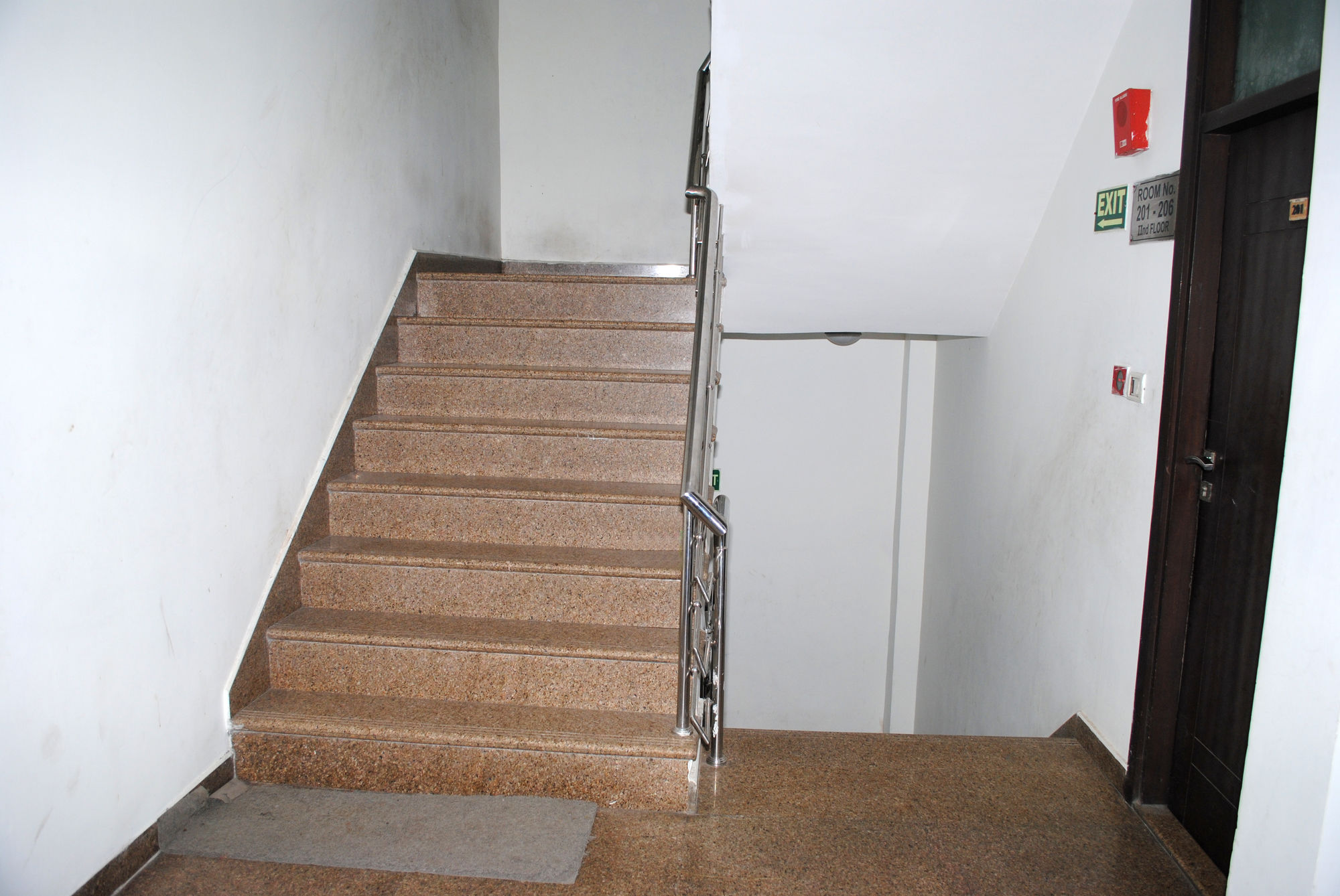 Side Image 2