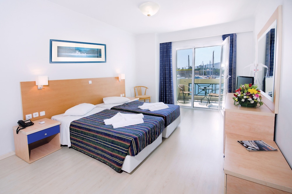 Kosta Palace City Hotel