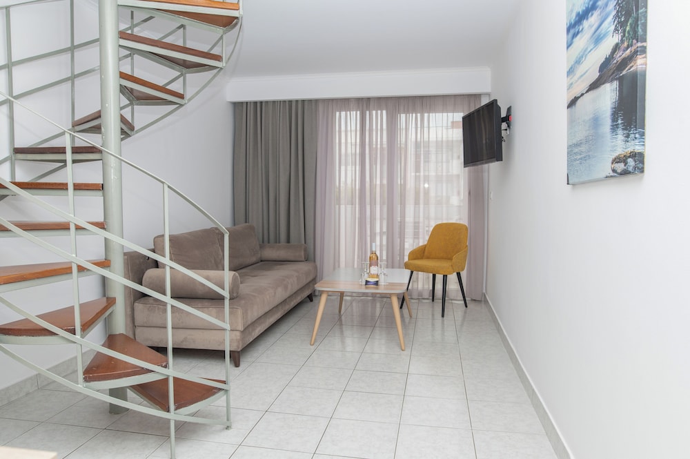 Kosta Palace City Hotel
