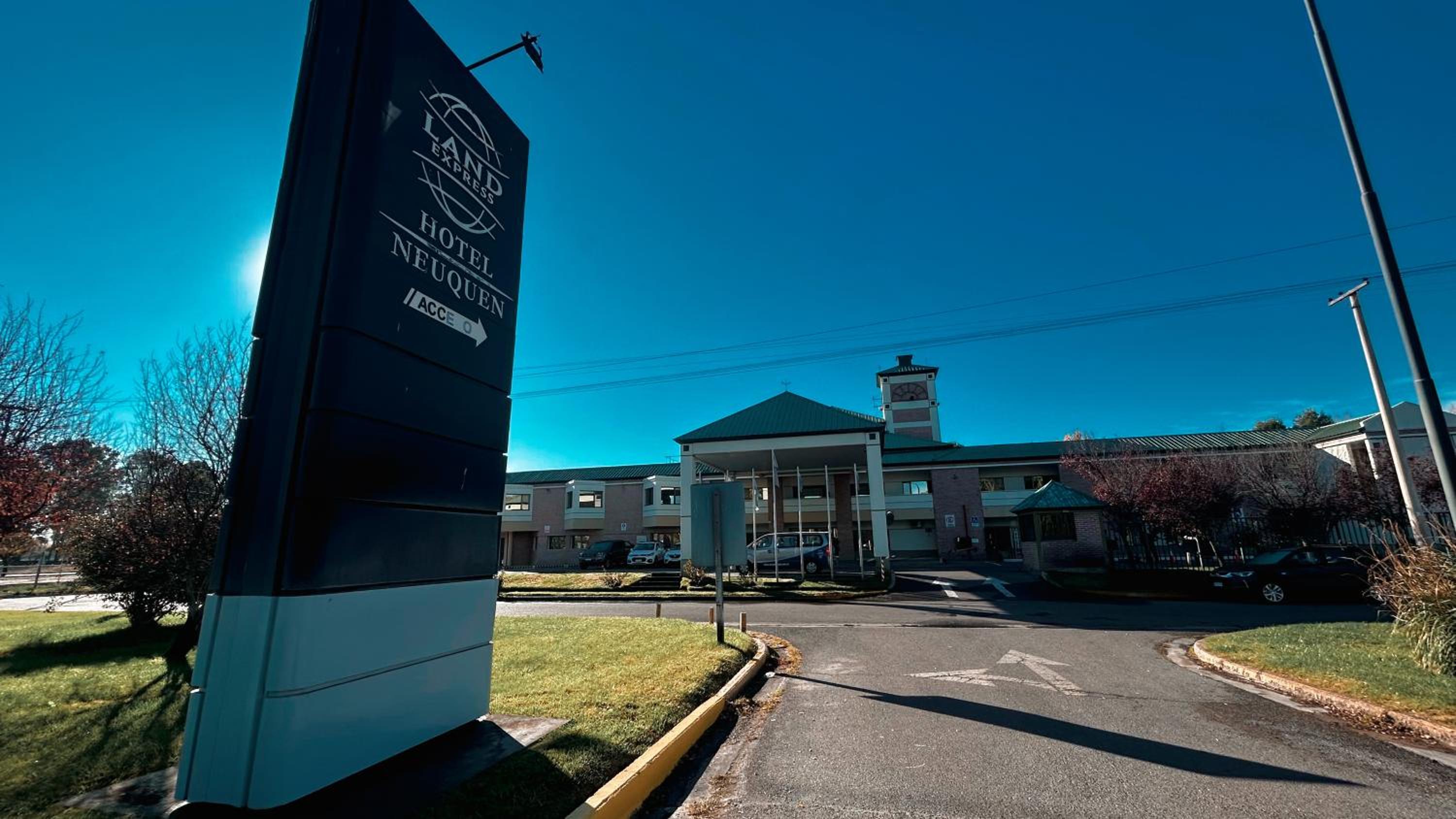 Land Express Neuquén Hotel