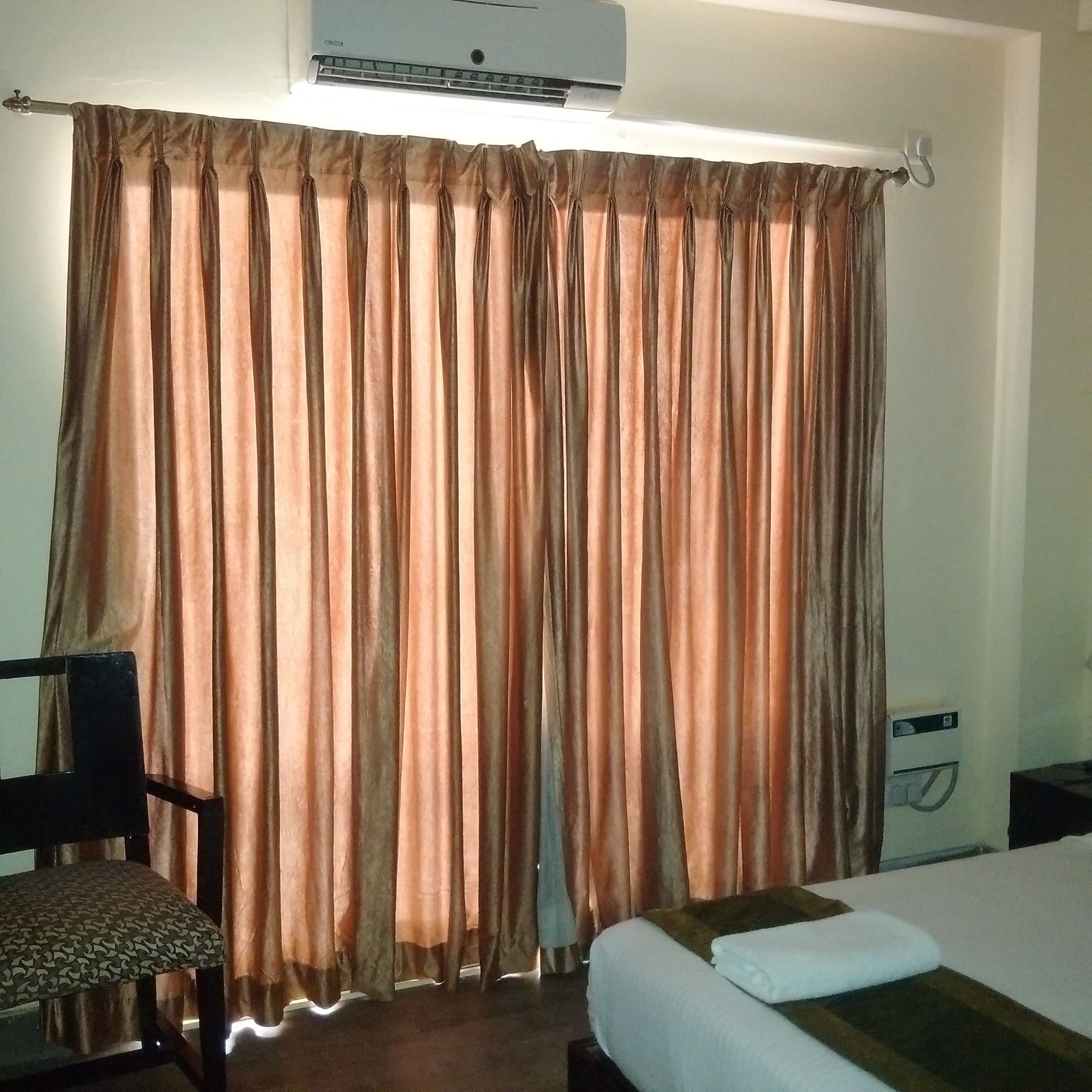 Side Image 2