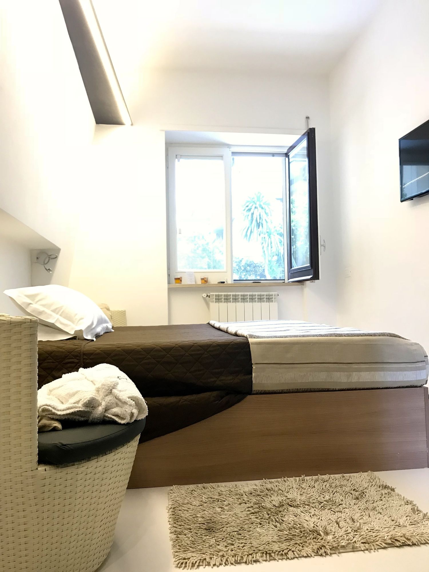 The Pool House Suite