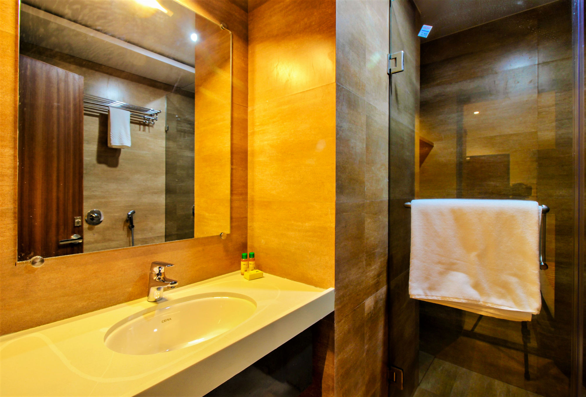 FabHotel Le Western Andheri
