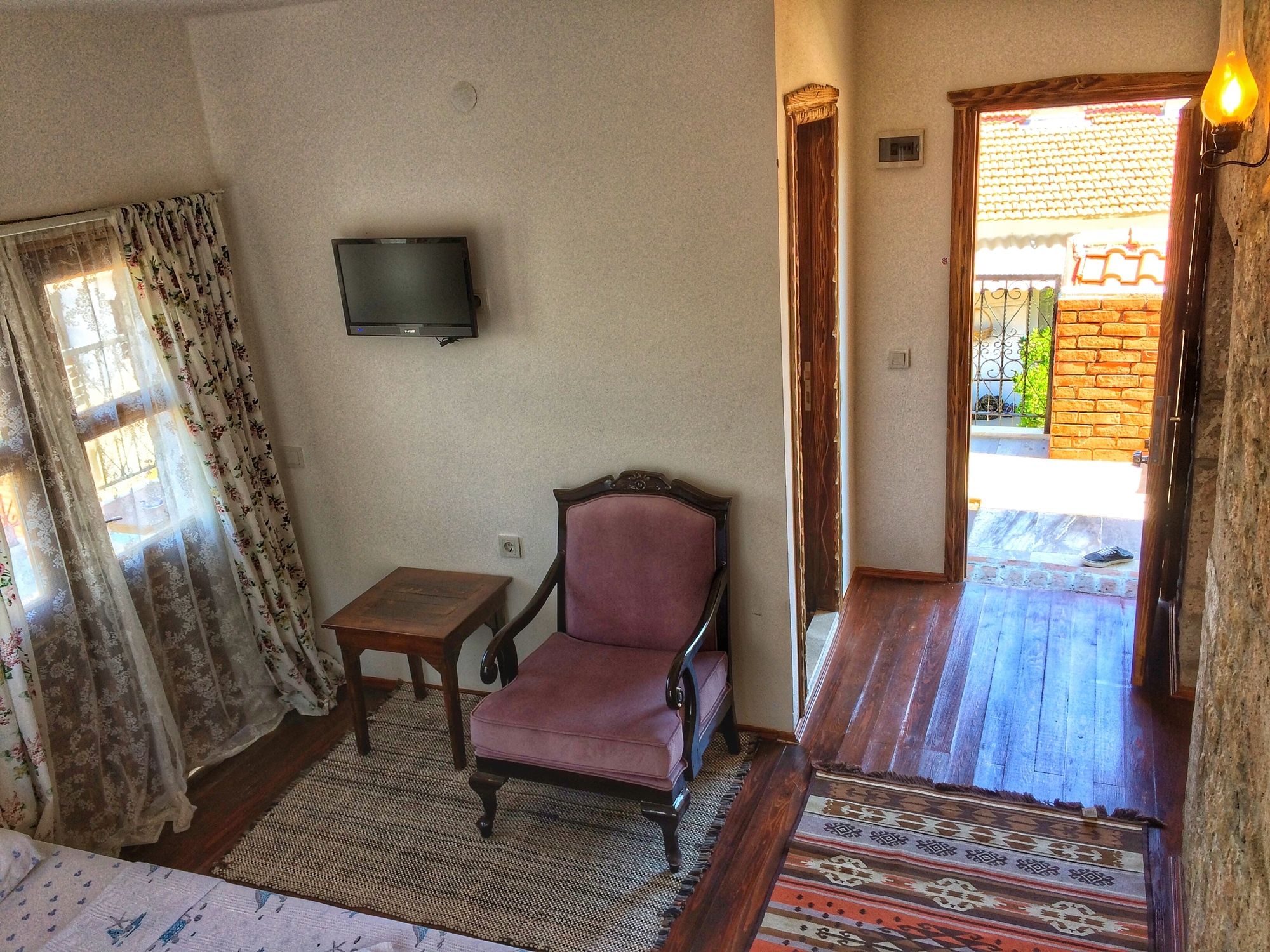 Parmis Boutique House