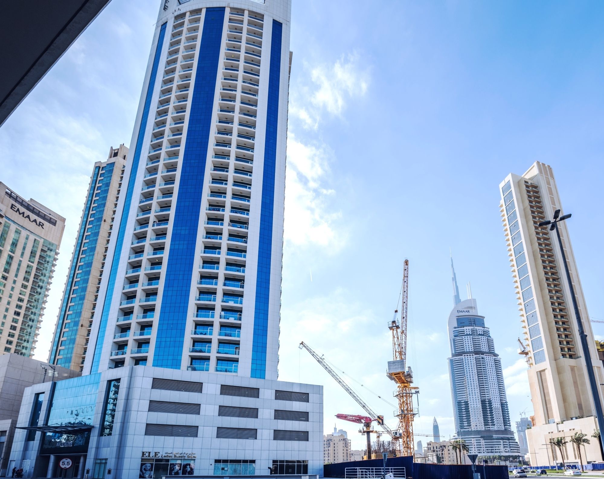 One Perfect Stay - Burj Al Nujoom