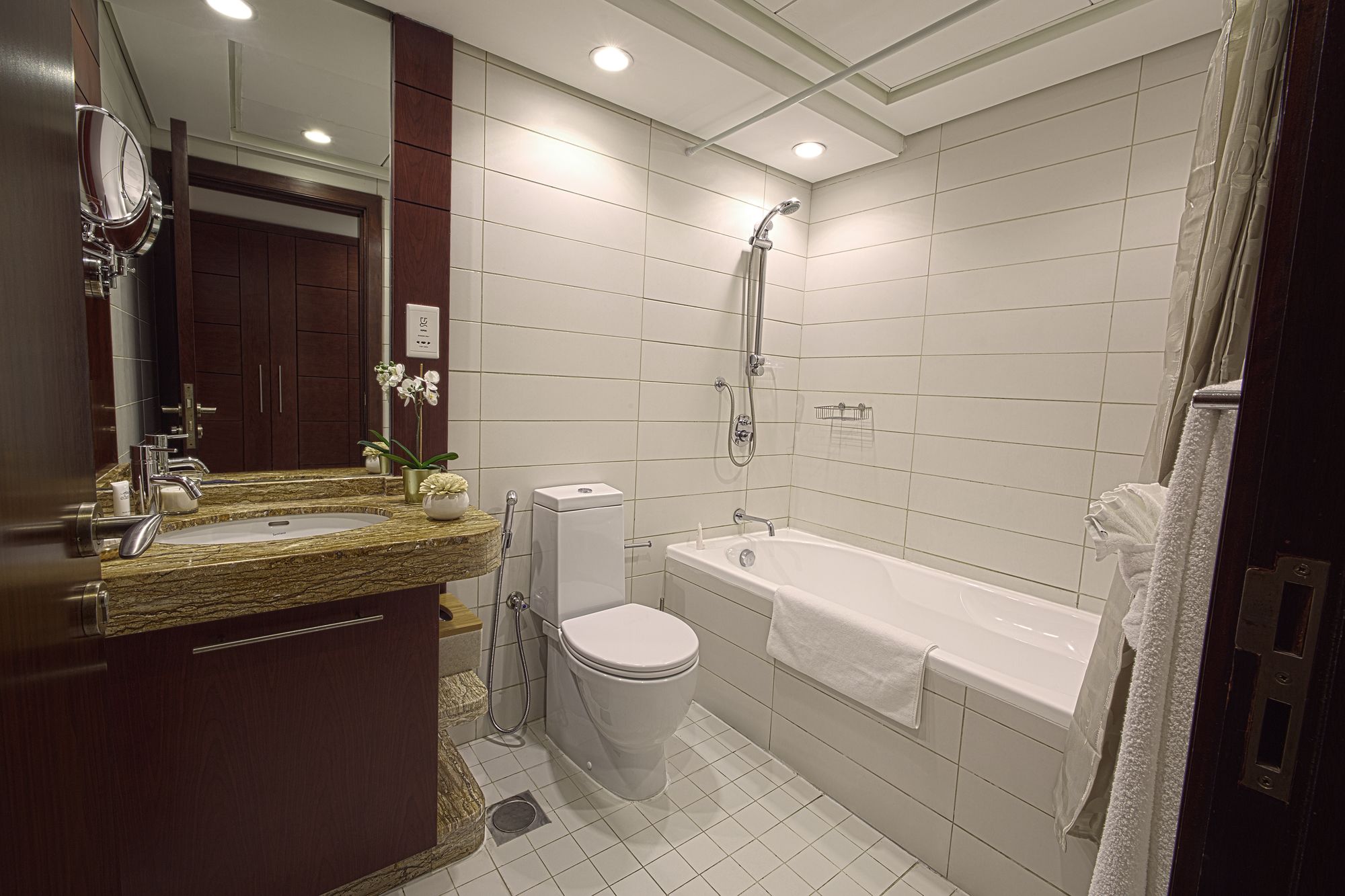 Faraway Homes - Burj Views Luxury