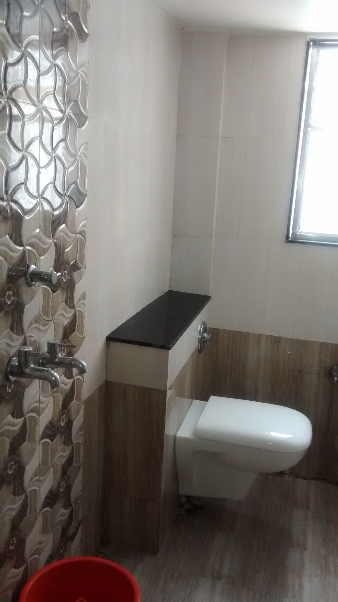 Side Image 2