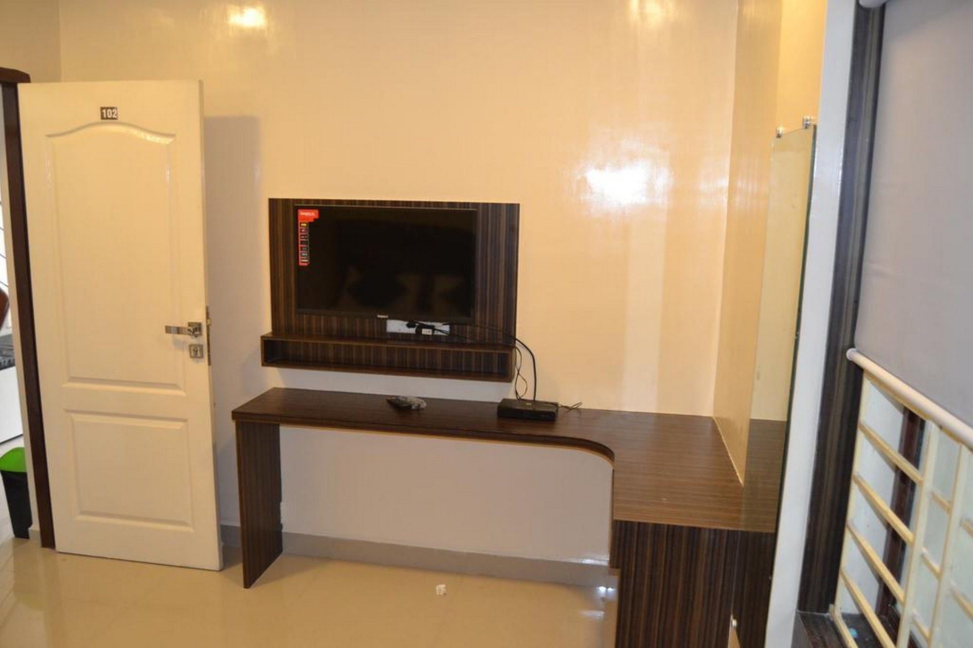 FabHotel Rithikha Inn Manapakkam