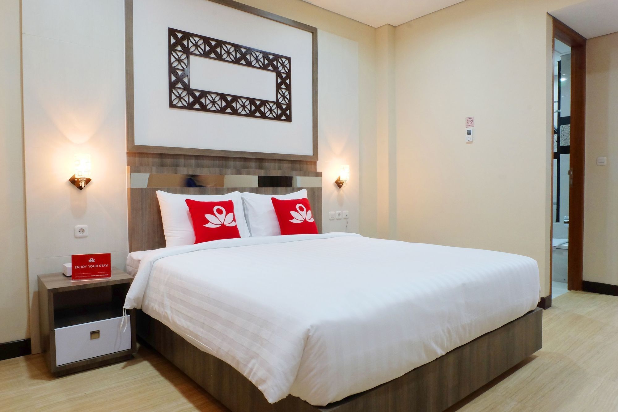 ZEN Rooms Mandiri Mansion Galaxy Mall