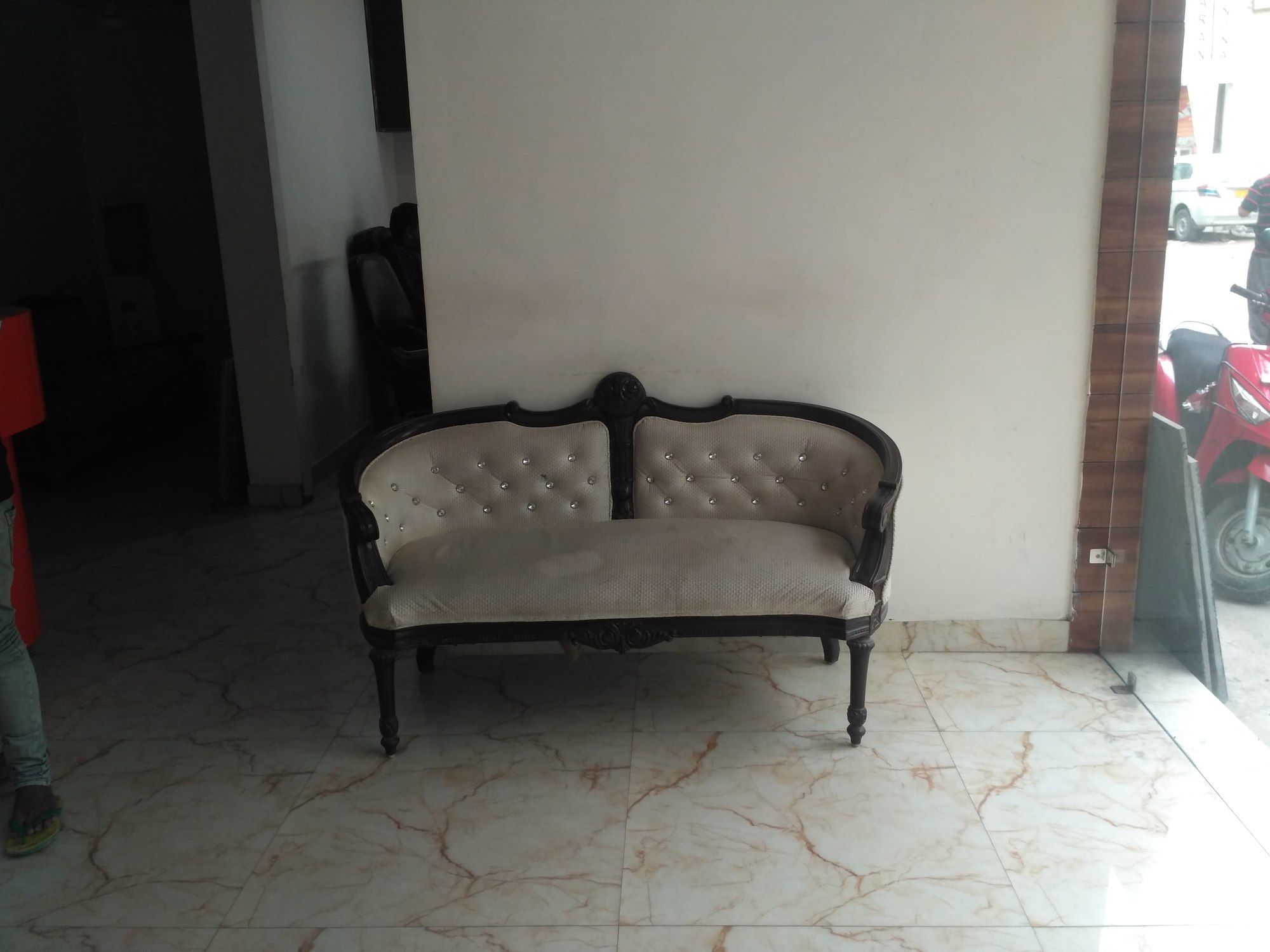 Side Image 2