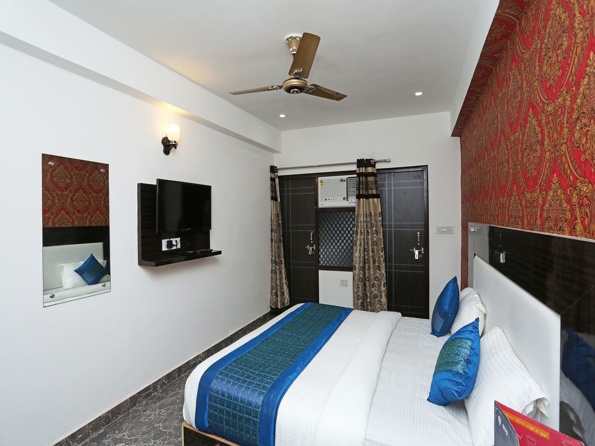 OYO 11405 Hotel Tej Palace