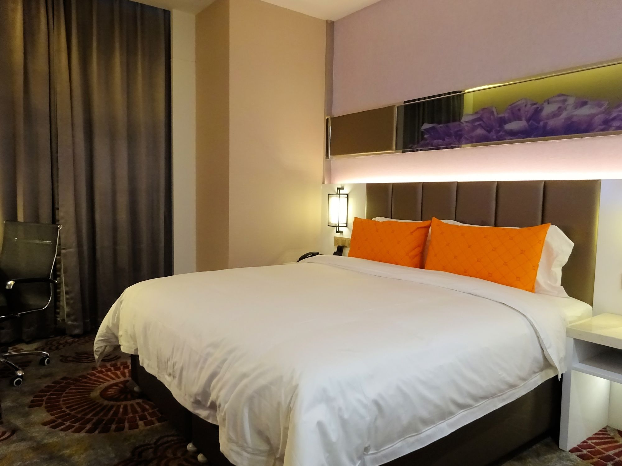 Holiday Villa Hotel & Residence