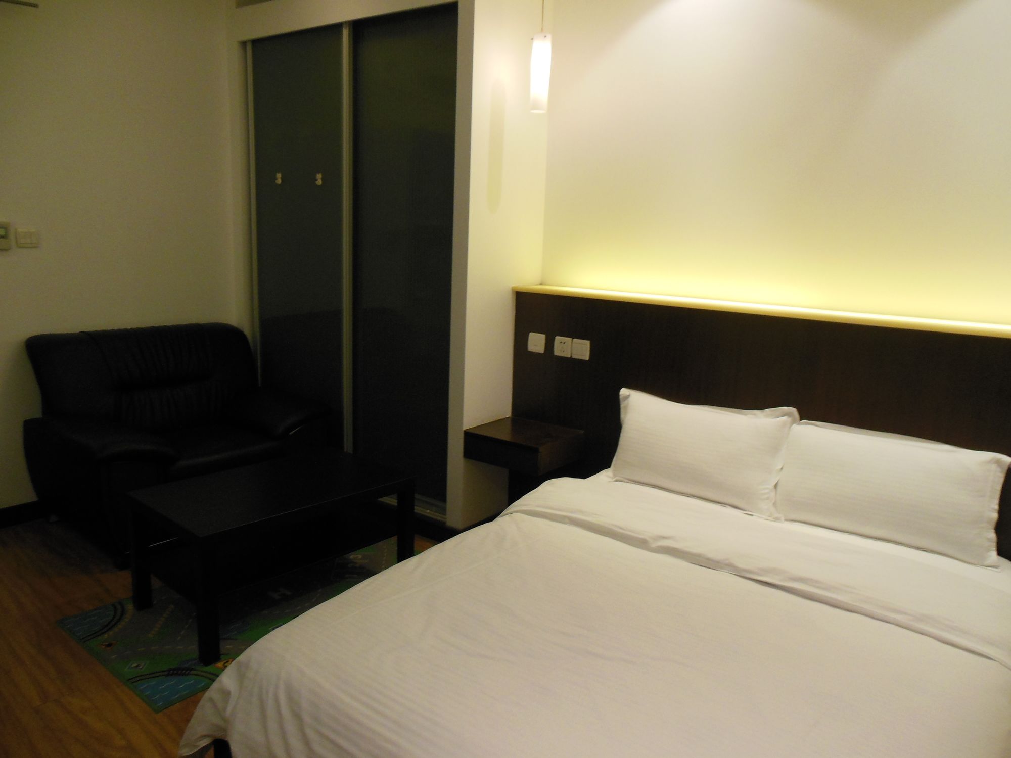 Shanghai Morden Universe Hotel Apartment