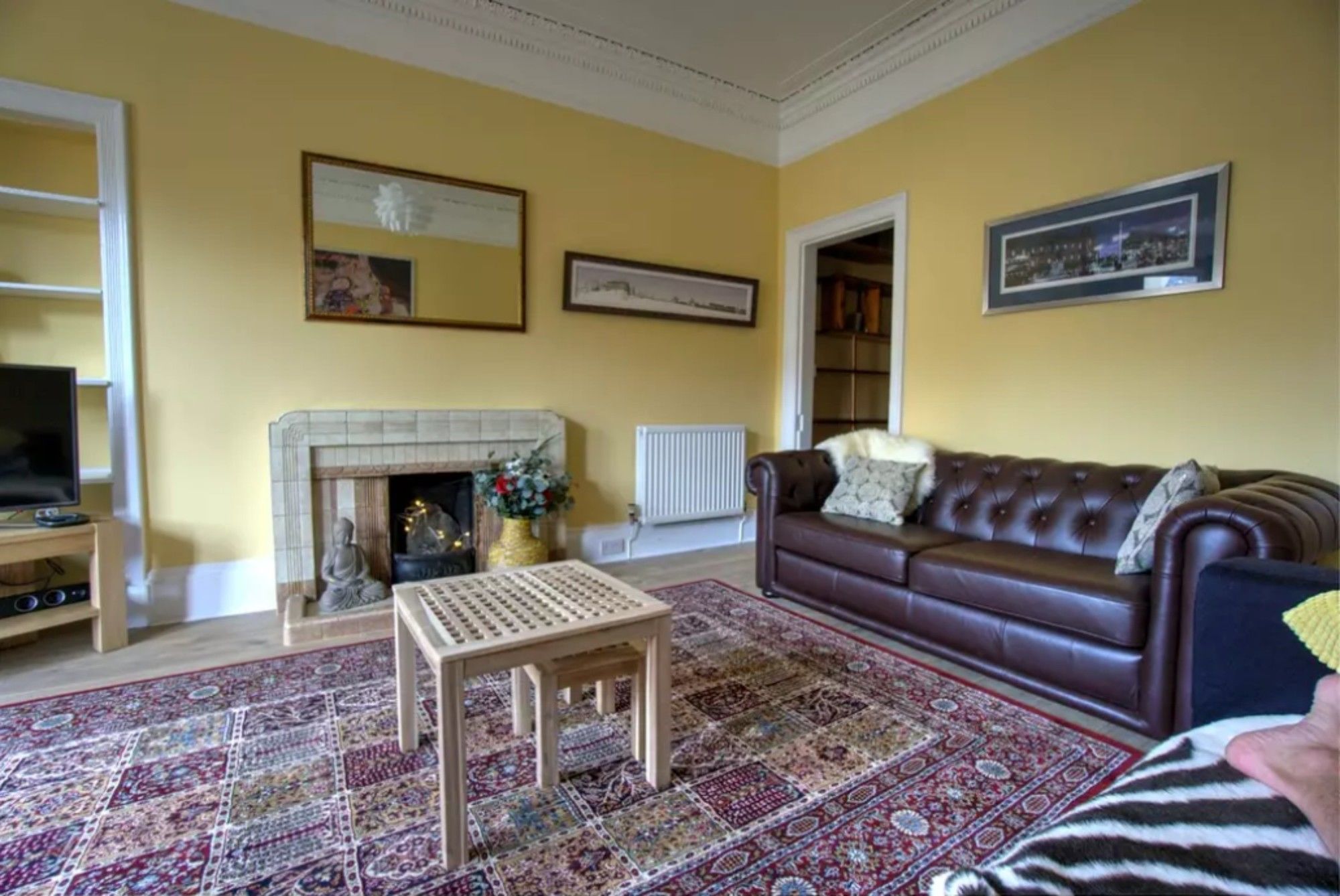 Traditional Edinburgh City Centre Flat